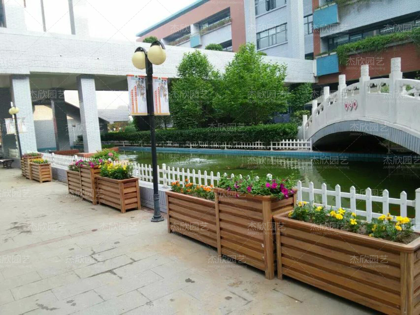 黃檀木色學(xué)?；ㄏ涮旖虬咐? title=