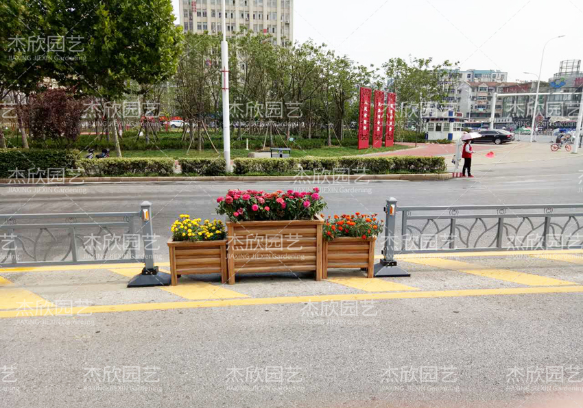 為什么大家都選擇護欄花箱？