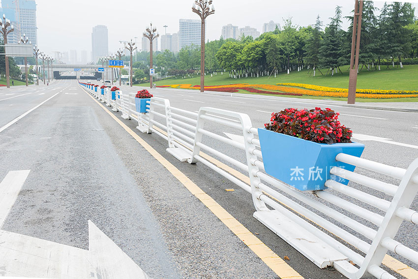 哪些道路護欄花箱值得選？